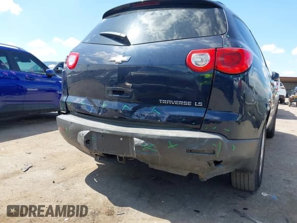 ✅ 2011 Chevrolet Traverse LS • VIN: 1GNKREEDXBJ412194 • Lot: 43304374. Wystawiony na IAAI z przebiegiem 187 234 mil. Bezpłatny archiwum sprzedaży aukcyjnych z USA i szczegółowy raport historii pojazdu na DreamBid. Zdjęcie 6.
