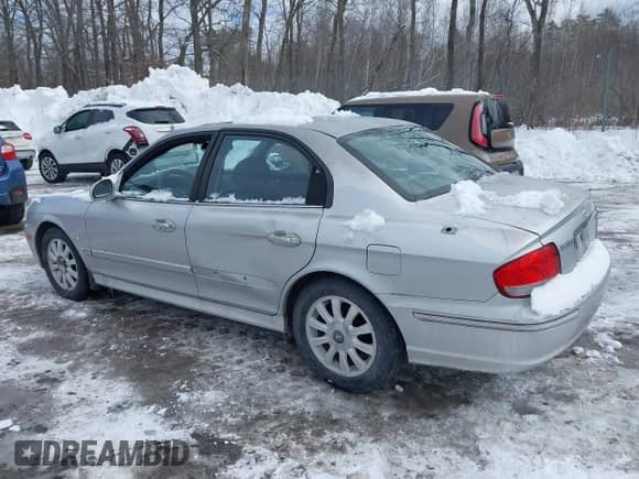 2004 Hyundai Sonata GLS z VIN KMHWF35H54A993497, wystawiony jako IAAI lot #41514677 z przebiegiem 45 330 mil mil oraz . Historia ofert i sprzedaży dostępna na DreamBid. Obrazek 6.