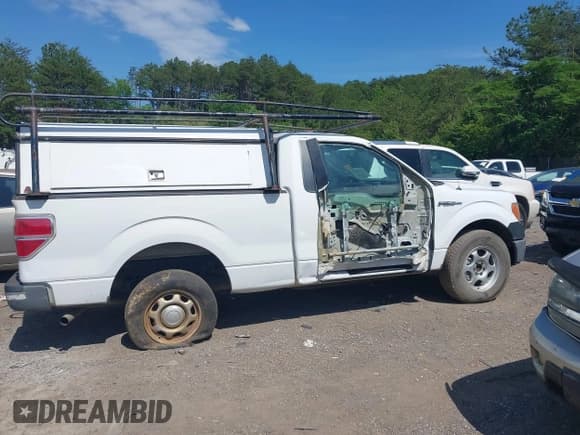 ✅ 2013 Ford F-150 XL • VIN: 1FTMF1CM5DKD84369 • Lot: 42185654. Wystawiony na IAAI z przebiegiem Nie podano. Bezpłatny archiwum sprzedaży aukcyjnych z USA i szczegółowy raport historii pojazdu na DreamBid. Zdjęcie 12.