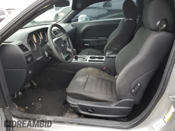 ✅ 2010 Dodge Challenger SE • VIN: 2B3CJ4DV4AH322761 • Lot: 86652574. Wystawiony na Copart z przebiegiem 142 726 mil. Bezpłatny archiwum sprzedaży aukcyjnych z USA i szczegółowy raport historii pojazdu na DreamBid. Zdjęcie 7.