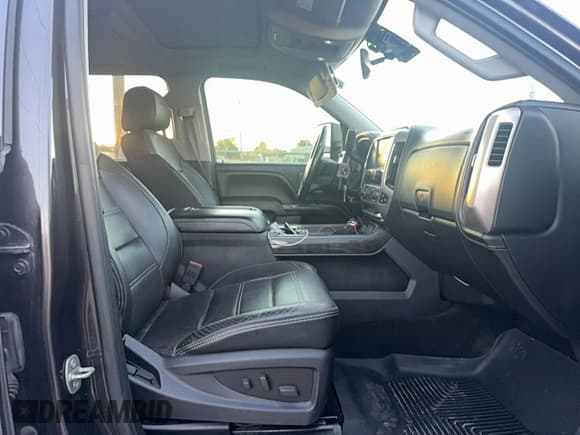 ✅ 2015 GMC Sierra 1500 Denali • VIN: 3GTU2WEC0FG114523 • Lot: 90738105. Listed on Copart with 124,835 mi. Free auction sales archive from the USA and detailed vehicle history report at DreamBid. Image 5.