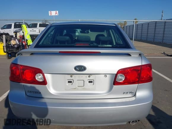 ✅ 2008 Kia Optima EX • VIN: KNAGE124885173444 • Лот: 41446271. Опубликован ранее на IAAI с пробегом 190 306 миль. Бесплатный доступ к архиву аукционных продаж из США и подробный отчёт об истории автомобиля на DreamBid. Изображение 17.
