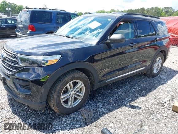 ✅ 2022 Ford Explorer XLT • VIN: 1FMSK7DH2NGA60139 • Lot: 42119862. Wystawiony na IAAI z przebiegiem 9 575 mil. Bezpłatny archiwum sprzedaży aukcyjnych z USA i szczegółowy raport historii pojazdu na DreamBid. Zdjęcie 2.