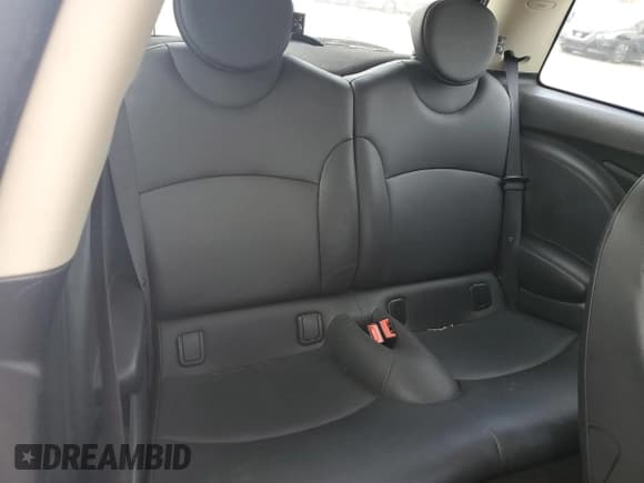 ✅ 2013 MINI Hardtop • VIN: WMWSU3C54DT685949 • Lot: 91926005. Wystawiony na Copart z przebiegiem 140 236 mil. Bezpłatny archiwum sprzedaży aukcyjnych z USA i szczegółowy raport historii pojazdu na DreamBid. Zdjęcie 10.