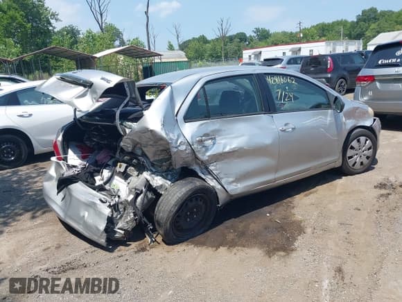 ✅ 2012 Toyota Yaris • VIN: JTDBT4K32C1415656 • Lot: 42818062. Listed on IAAI with 135,594 mi. Free auction sales archive from the USA and detailed vehicle history report at DreamBid. Image 4.