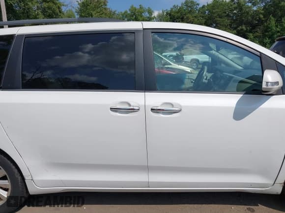 ✅ 2013 Toyota Sienna XLE • VIN: 5TDDK3DC4DS053496 • Lot: 42824206. Listed on IAAI with 246,912 mi. Free auction sales archive from the USA and detailed vehicle history report at DreamBid. Image 13.