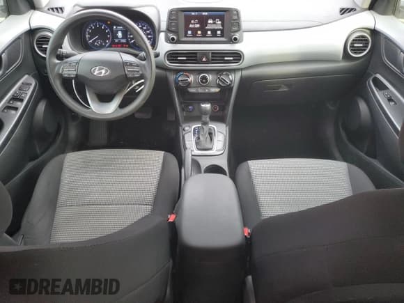 ✅ 2019 Hyundai Kona SE • VIN: KM8K12AAXKU218317 • Лот: 74014964. Опубликован ранее на Copart с пробегом Не указан. Бесплатный доступ к архиву аукционных продаж из США и подробный отчёт об истории автомобиля на DreamBid. Изображение 8.