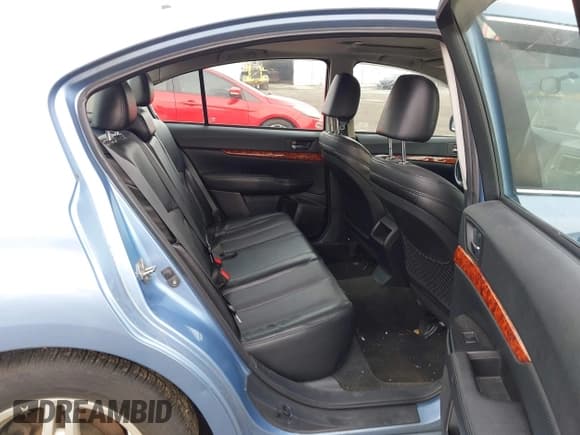 ✅ 2012 Subaru Legacy Limited • VIN: 4S3BMBK61C3015118 • Lot: 43299548. Wystawiony na IAAI z przebiegiem 178 400 mil. Bezpłatny archiwum sprzedaży aukcyjnych z USA i szczegółowy raport historii pojazdu na DreamBid. Zdjęcie 8.