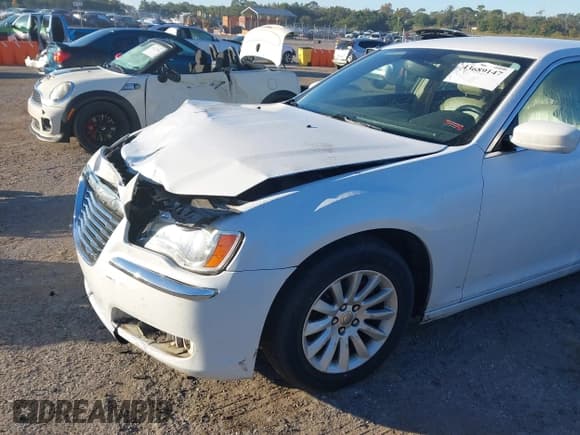 ✅ 2013 Chrysler 300 • VIN: 2C3CCAAG7DH508543 • Lot: 43689147. Listed on IAAI with 189,285 mi. Free auction sales archive from the USA and detailed vehicle history report at DreamBid. Image 6.