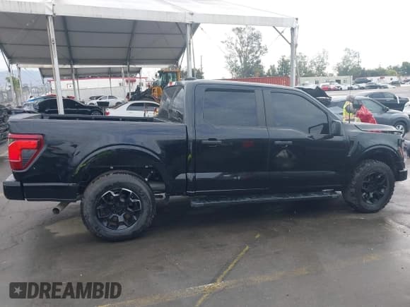 ✅ 2024 Ford F-150 STX • VIN: 1FTEW2K50RKD65367 • Lot: 43263151. Wystawiony na IAAI z przebiegiem 11 836 mil. Bezpłatny archiwum sprzedaży aukcyjnych z USA i szczegółowy raport historii pojazdu na DreamBid. Zdjęcie 13.