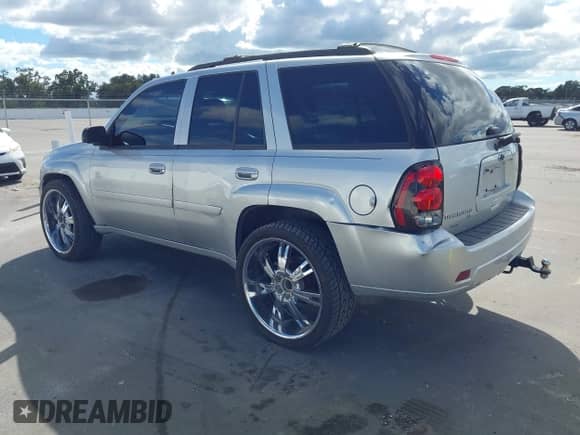 2009 Chevrolet TrailBlazer 1LT с VIN 1GNDT33S292104795, выставлен на аукционе IAAI как лот 43408259 с пробегом Не указан миль и . История ставок и продаж доступна на DreamBid. Изображение 3.