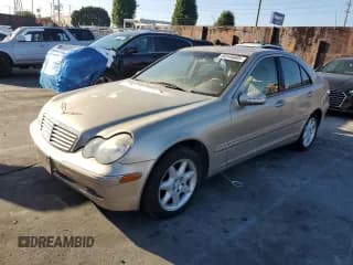✅ 2002 Mercedes-Benz C 230/260/280/320 • VIN: WDBRF61JX2F136182 • Lot: 85546695. Wystawiony na Copart z przebiegiem 71 801 mil. Bezpłatny archiwum sprzedaży aukcyjnych z USA i szczegółowy raport historii pojazdu na DreamBid. Zdjęcie 1.