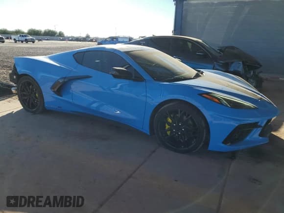 ✅ 2023 Chevrolet Corvette 2LT • VIN: 1G1YB2D47P5109597 • Lot: 91311295. Wystawiony na Copart z przebiegiem 9 665 mil. Bezpłatny archiwum sprzedaży aukcyjnych z USA i szczegółowy raport historii pojazdu na DreamBid. Zdjęcie 4.