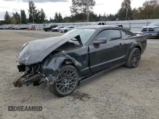 ✅ 2005 Ford Mustang GT Deluxe • VIN: 1ZVFT82H855209979 • Лот: 82239635. Опубликован ранее на Copart с пробегом Не указан. Бесплатный доступ к архиву аукционных продаж из США и подробный отчёт об истории автомобиля на DreamBid. Изображение 1.