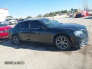 ✅ 2015 Chrysler 300 S • VIN: 2C3CCABG4FH853949 • Lot: 43598367. Wystawiony na IAAI z przebiegiem 143 724 mil. Bezpłatny archiwum sprzedaży aukcyjnych z USA i szczegółowy raport historii pojazdu na DreamBid. Zdjęcie 13.