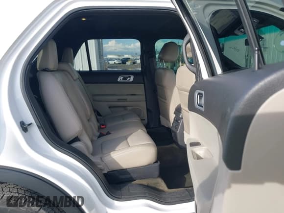 ✅ 2013 Ford Explorer XLT • VIN: 1FM5K7D80DGC26380 • Lot: 43731891. Wystawiony na IAAI z przebiegiem 121 341 mil. Bezpłatny archiwum sprzedaży aukcyjnych z USA i szczegółowy raport historii pojazdu na DreamBid. Zdjęcie 8.