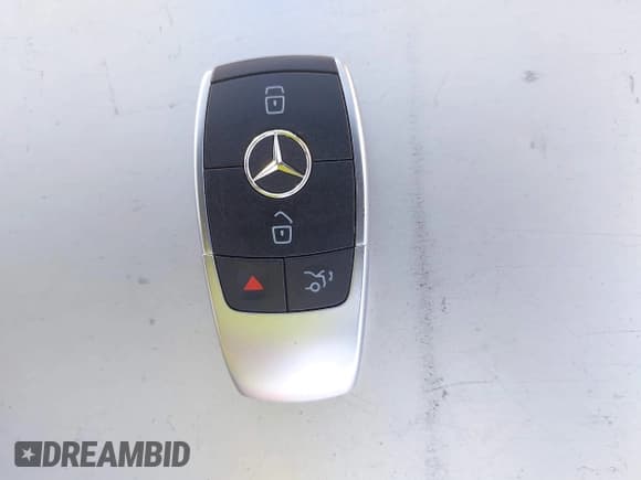 ✅ 2020 Mercedes-Benz C 300 • VIN: 55SWF8DB5LU330546 • Lot: 42998162. Wystawiony na IAAI z przebiegiem 45 293 mil. Bezpłatny archiwum sprzedaży aukcyjnych z USA i szczegółowy raport historii pojazdu na DreamBid. Zdjęcie 11.
