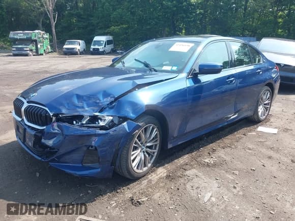 ✅ 2023 BMW 3 Series 330i xDrive • VIN: 3MW89FF06P8D68103 • Lot: 42456198. Listed on IAAI with 11,878 mi. Free auction sales archive from the USA and detailed vehicle history report at DreamBid. Image 18.