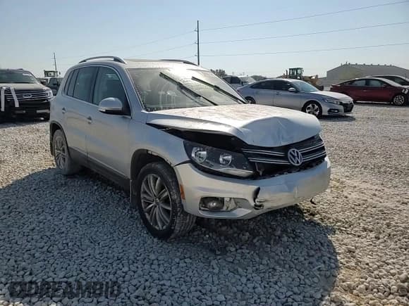 ✅ 2012 Volkswagen Tiguan S • VIN: WVGBV7AX1CW610274 • Лот: 82001645. Опубликован ранее на Copart с пробегом 152 194 миль. Бесплатный доступ к архиву аукционных продаж из США и подробный отчёт об истории автомобиля на DreamBid. Изображение 14.