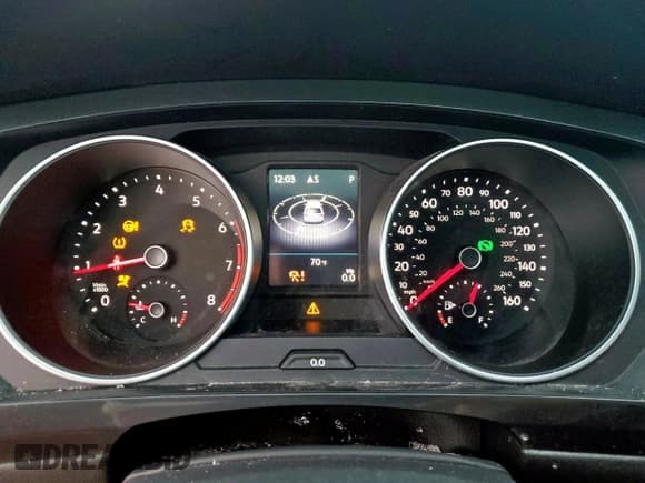 ✅ 2018 Volkswagen Tiguan SEL • VIN: 3VV3B7AX6JM021060 • Lot: 57887515. Wystawiony na Copart z przebiegiem 20 176 mil. Bezpłatny archiwum sprzedaży aukcyjnych z USA i szczegółowy raport historii pojazdu na DreamBid. Zdjęcie 9.