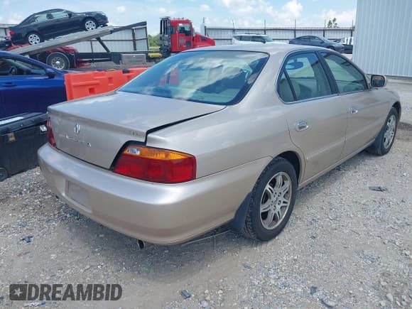 ✅ 2000 Acura TL • VIN: 19UUA5660YA034387 • Lot: 42993062. Listed on IAAI with 210,103 mi. Free auction sales archive from the USA and detailed vehicle history report at DreamBid. Image 4.