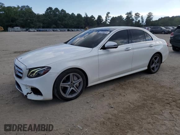 ✅ 2019 Mercedes-Benz E 300 • VIN: WDDZF4JB9KA555898 • Лот: 69986815. Опубликован ранее на Copart с пробегом 99 521 миль. Бесплатный доступ к архиву аукционных продаж из США и подробный отчёт об истории автомобиля на DreamBid. Изображение 1.