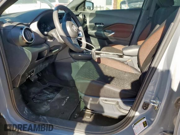 ✅ 2024 Nissan Kicks SR • VIN: 3N1CP5DVXRL559196 • Lot: 66598255. Wystawiony na Copart z przebiegiem 8 225 mil. Bezpłatny archiwum sprzedaży aukcyjnych z USA i szczegółowy raport historii pojazdu na DreamBid. Zdjęcie 7.