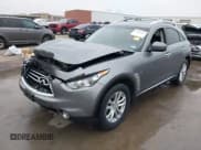 ✅ 2015 Infiniti QX70 • VIN: JN8CS1MUXFM380576 • Lot: 41516132. Wystawiony na IAAI z przebiegiem 109 662 mil. Bezpłatny archiwum sprzedaży aukcyjnych z USA i szczegółowy raport historii pojazdu na DreamBid. Zdjęcie 2.