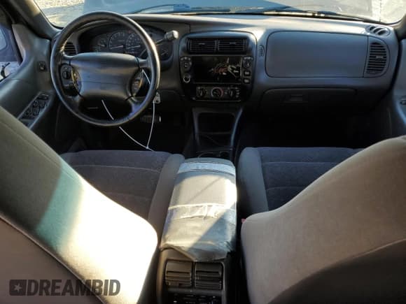 ✅ 1999 Ford Explorer XL • VIN: 1FMZU34X8XUC31019 • Lot: 87831635. Wystawiony na Copart z przebiegiem 220 683 mil. Bezpłatny archiwum sprzedaży aukcyjnych z USA i szczegółowy raport historii pojazdu na DreamBid. Zdjęcie 8.