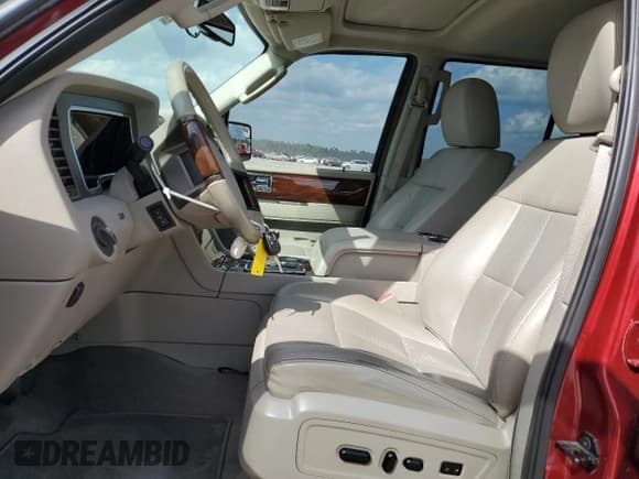 ✅ 2013 Lincoln Navigator • VIN: 5LMJJ2H59DEL05978 • Lot: 82523135. Wystawiony na Copart z przebiegiem 88 356 mil. Bezpłatny archiwum sprzedaży aukcyjnych z USA i szczegółowy raport historii pojazdu na DreamBid. Zdjęcie 7.