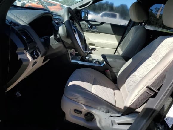 ✅ 2011 Ford Explorer • VIN: 1FMHK8B84BGA07442 • Лот: 90988255. Опубликован ранее на Copart с пробегом 166 430 миль. Бесплатный доступ к архиву аукционных продаж из США и подробный отчёт об истории автомобиля на DreamBid. Изображение 7.