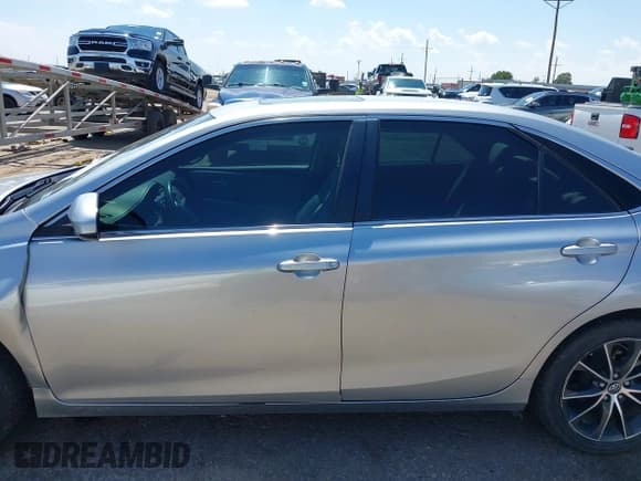 ✅ 2017 Toyota Camry XLE • VIN: 4T1BF1FK1HU697961 • Лот: 42699969. Опубликован ранее на IAAI с пробегом 95 293 миль. Бесплатный доступ к архиву аукционных продаж из США и подробный отчёт об истории автомобиля на DreamBid. Изображение 14.