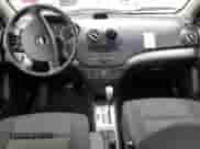 2009 Chevrolet Aveo 1LT z VIN KL1TD56E49B367803, wystawiony jako Copart lot #87364314 z przebiegiem Nie podano mil oraz Szkoda całkowita • Salvage title. Historia ofert i sprzedaży dostępna na DreamBid. Obrazek 8.