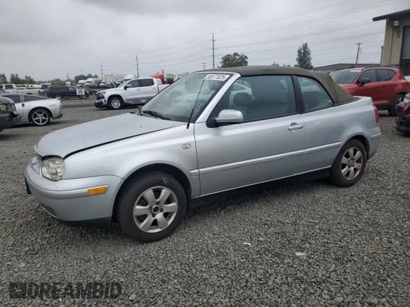 ✅ 2002 Volkswagen Cabriolet GLX • VIN: 3VWDC21V32M806698 • Лот: 58577525. Опубликован ранее на Copart с пробегом 111 953 миль. Бесплатный доступ к архиву аукционных продаж из США и подробный отчёт об истории автомобиля на DreamBid. Изображение 1.