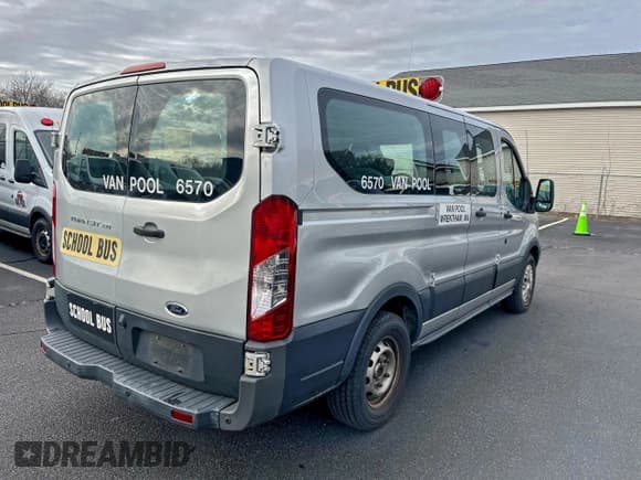 ✅ 2016 Ford Transit XLT • VIN: 1FMZK1ZM3GKB38820 • Lot: 96003875. Wystawiony na Copart z przebiegiem 266 515 mil. Bezpłatny archiwum sprzedaży aukcyjnych z USA i szczegółowy raport historii pojazdu na DreamBid. Zdjęcie 4.