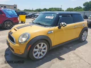 2009 MINI Hardtop S с VIN WMWMF73559TX40524, выставлен на аукционе Copart как лот 59717085 с пробегом Не указан миль и Чистый • Clean title. История ставок и продаж доступна на DreamBid. Изображение 1.