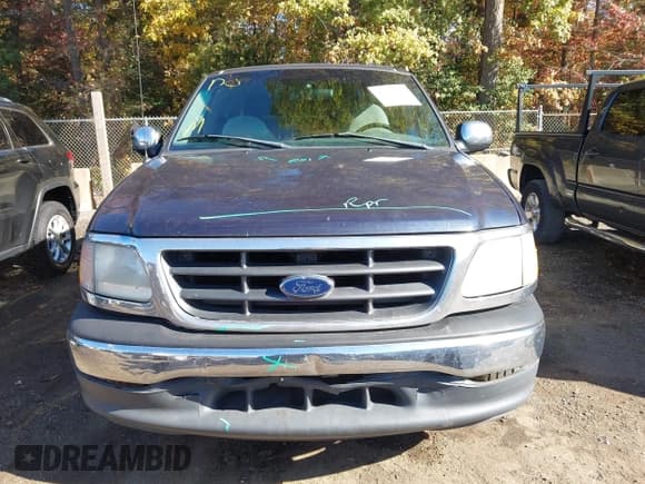 ✅ 2000 Ford F-150 XL • VIN: 1FTZX1720YNA81953 • Lot: 43488074. Wystawiony na IAAI z przebiegiem 144 758 mil. Bezpłatny archiwum sprzedaży aukcyjnych z USA i szczegółowy raport historii pojazdu na DreamBid. Zdjęcie 12.