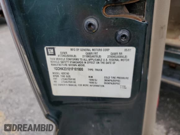 ✅ 2001 Chevrolet Silverado 2500HD • VIN: 1GCHK23181F181800 • Lot: 62753325. Wystawiony na Copart z przebiegiem 206 826 mil. Bezpłatny archiwum sprzedaży aukcyjnych z USA i szczegółowy raport historii pojazdu na DreamBid. Zdjęcie 12.