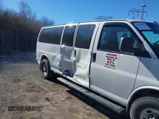 2018 Chevrolet Express Passenger LT с VIN 1GAZGPFGXJ1326392, выставлен на аукционе IAAI как лот 41591765 с пробегом 350 366 миль миль и . История ставок и продаж доступна на DreamBid. Изображение 6.