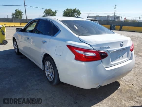 ✅ 2016 Nissan Altima SV • VIN: 1N4AL3AP3GC140860 • Lot: 42865924. Listed on IAAI with 135,490 mi. Free auction sales archive from the USA and detailed vehicle history report at DreamBid. Image 3.