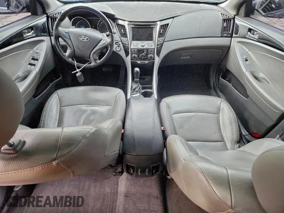 ✅ 2012 Hyundai Sonata Limited • VIN: 5NPEC4AB7CH325501 • Lot: 93996565. Listed on Copart with 170,982 mi. Free auction sales archive from the USA and detailed vehicle history report at DreamBid. Image 9.