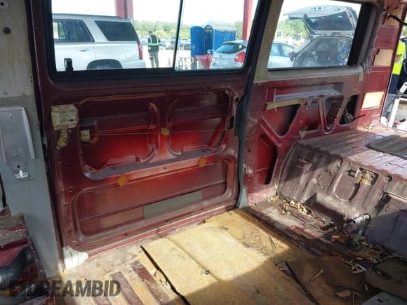 ✅ 1991 Volkswagen Vanagon • VIN: WV2YB0258MG004799 • Lot: 42366351. Listed on IAAI with Not provided. Free auction sales archive from the USA and detailed vehicle history report at DreamBid. Image 8.