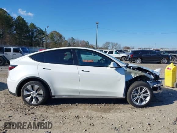 ✅ 2023 Tesla Model Y Long Range • VIN: 7SAYGAEE1PF828338 • Lot: 40978725. Wystawiony na IAAI z przebiegiem Nie podano. Bezpłatny archiwum sprzedaży aukcyjnych z USA i szczegółowy raport historii pojazdu na DreamBid. Zdjęcie 14.
