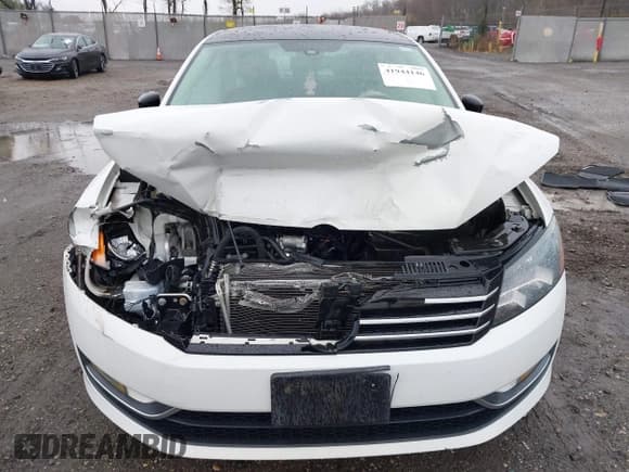 ✅ 2014 Volkswagen Passat SE • VIN: 1VWBT7A31EC081966 • Lot: 41944146. Listed on IAAI with 100,080 mi. Free auction sales archive from the USA and detailed vehicle history report at DreamBid. Image 12.