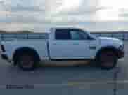 2019 Ram 1500 SLT z VIN 1C6RR6GG6KS670072, wystawiony jako IAAI lot #43225321 z przebiegiem 100 246 mil mil oraz . Historia ofert i sprzedaży dostępna na DreamBid. Obrazek 14.