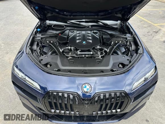 ✅ 2023 BMW 7 Series 760i xDrive • VIN: WBA33EJ06PCM02319 • Lot: 64957095. Listed on Copart with 35,731 mi. Free auction sales archive from the USA and detailed vehicle history report at DreamBid. Image 9.