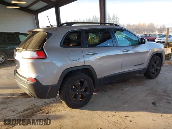 ✅ 2019 Jeep Cherokee Latitude Plus • VIN: 1C4PJMLB6KD291289 • Lot: 43646578. Wystawiony na IAAI z przebiegiem 128 283 mil. Bezpłatny archiwum sprzedaży aukcyjnych z USA i szczegółowy raport historii pojazdu na DreamBid. Zdjęcie 4.