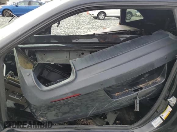 ✅ 2015 Dodge Challenger R/T Plus • VIN: 2C3CDZBTXFH787643 • Lot: 84819585. Wystawiony na Copart z przebiegiem Nie podano. Bezpłatny archiwum sprzedaży aukcyjnych z USA i szczegółowy raport historii pojazdu na DreamBid. Zdjęcie 7.