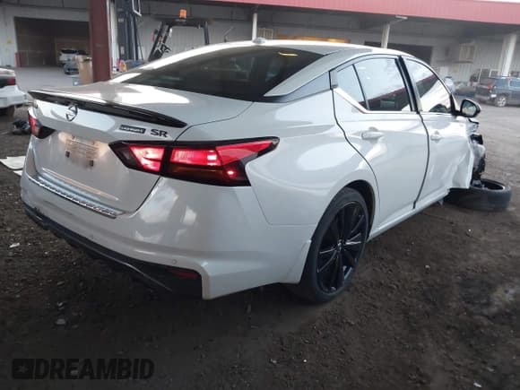 ✅ 2022 Nissan Altima SR • VIN: 1N4BL4CV1NN393036 • Lot: 43111551. Listed on IAAI with 35,119 mi. Free auction sales archive from the USA and detailed vehicle history report at DreamBid. Image 4.