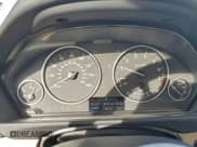 ✅ 2013 BMW 3 Series 328i xDrive • VIN: WBA3B5C58DF597619 • Lot: 95265445. Wystawiony na Copart z przebiegiem 108 398 mil. Bezpłatny archiwum sprzedaży aukcyjnych z USA i szczegółowy raport historii pojazdu na DreamBid. Zdjęcie 9.